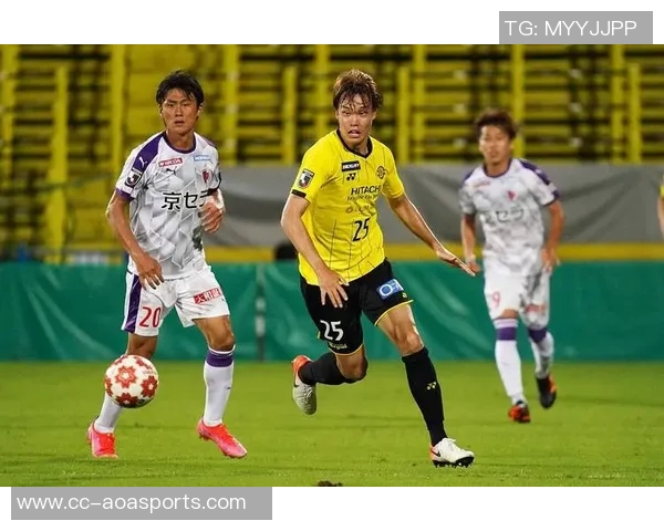 广岛三箭在J联赛杯决赛中以3-1战胜柏太阳神夺得队史第二冠吸引62466人观战