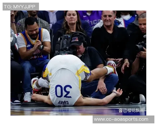 库里谈伤情:血痕源于对湖人比赛实际情况并不严重 库里谈伤情:血痕源于对湖人比赛实际情况并不严重