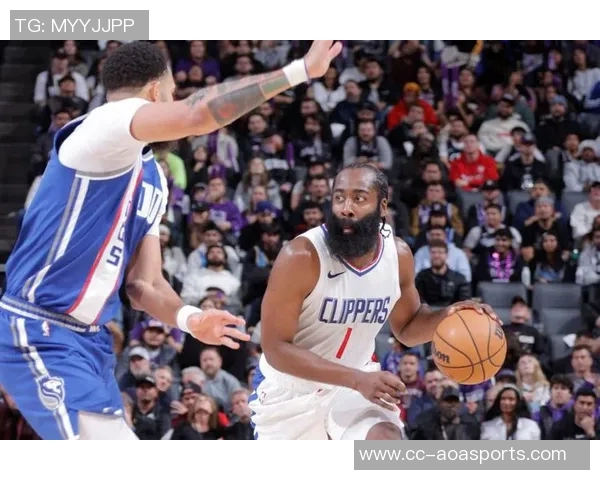 福克斯半场表现抢眼4投2中斩获13分2篮板2助攻罚球全中助力球队 福克斯半场表现抢眼4投2中斩获13分2篮板2助攻罚球全中助力球队