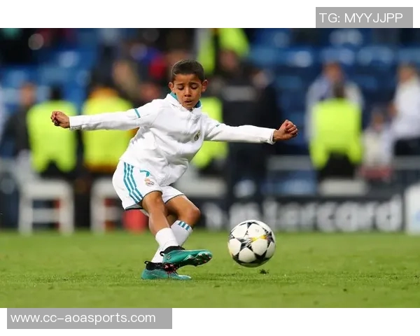 C罗前队友透露他追求千球成就与迷你罗同场竞技的梦想