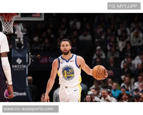 库里上半场表现抢眼13投7中斩获18分外加6助攻和2盖帽展现全面能力