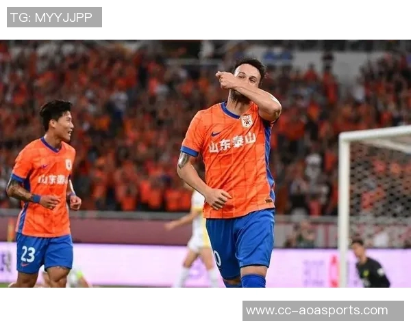 泰山外援瓦科社交媒体晒庆祝照喜迎开门红三分到手展现球队团结精神